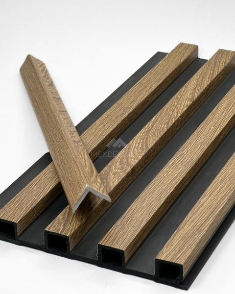 Lambrín Interior. - Cedro Black. Caja con 10 Piezas