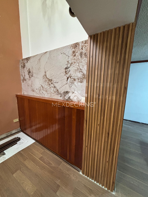 Lambrín Interior. - Nogal Natural.