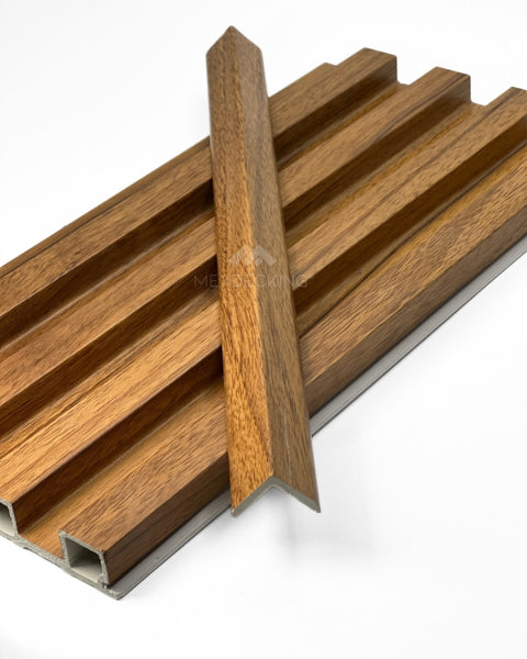 Lambrín Interior. - Nogal Natural. Caja con 10 Piezas